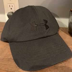 Women’s Under Armour baseball hat- black